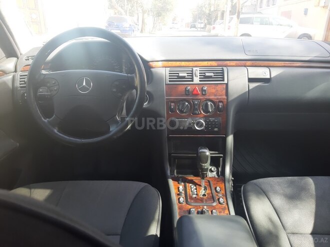 Mercedes E 240 2001, 35,000 km - 2.4 l - Bakı