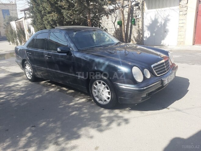 Mercedes E 240 2001, 35,000 km - 2.4 l - Bakı