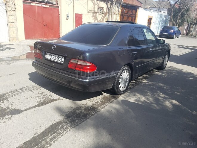 Mercedes E 240 2001, 35,000 km - 2.4 l - Bakı