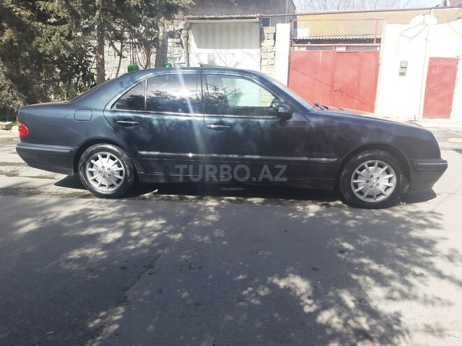 Mercedes E 240 2001, 35,000 km - 2.4 l - Bakı
