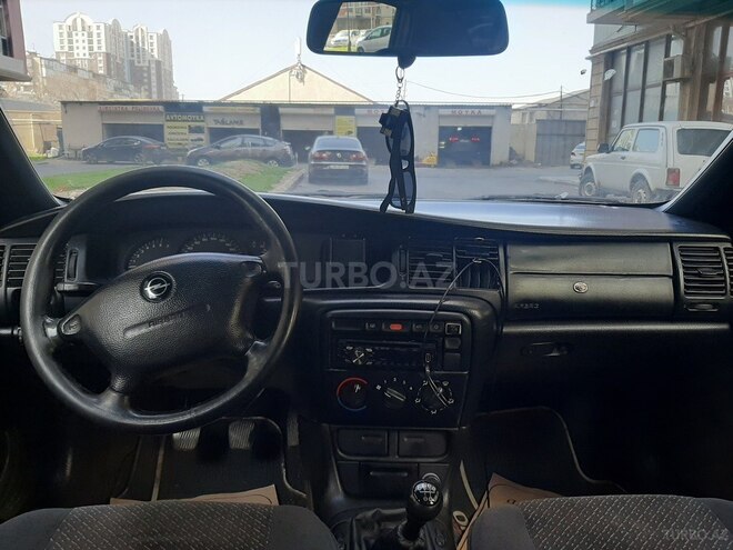 Opel Vectra 1996, 490,000 km - 1.6 l - Bakı