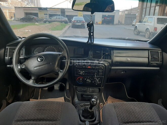 Opel Vectra 1996, 490,000 km - 1.6 l - Bakı