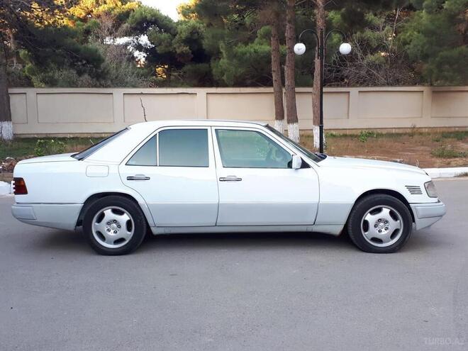 Mercedes E 300 1993, 3,000 km - 0.3 l - Bakı