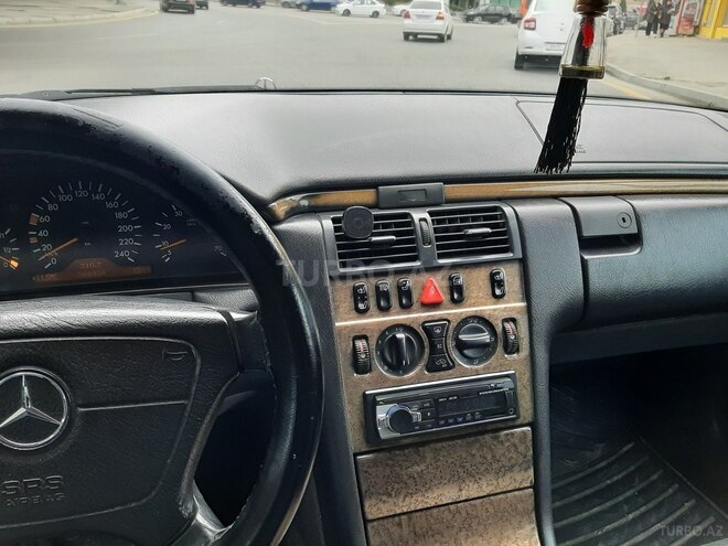 Mercedes E 240 1999, 369,000 km - 2.6 l - Bakı