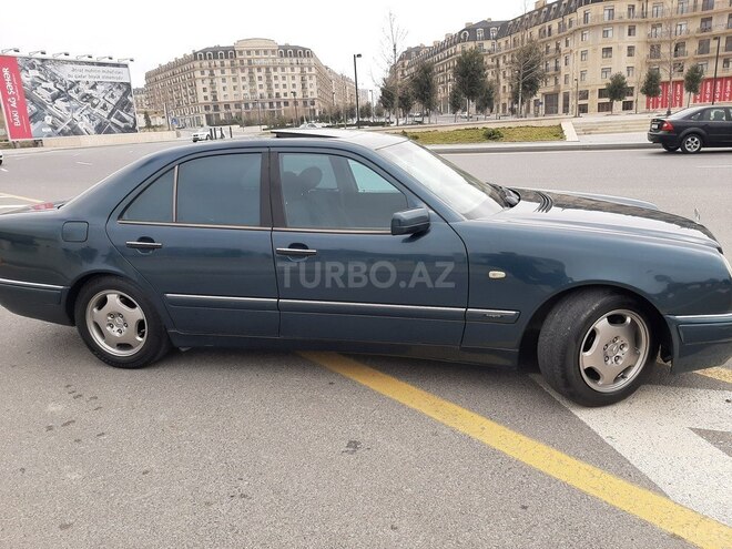 Mercedes E 240 1999, 369,000 km - 2.6 l - Bakı
