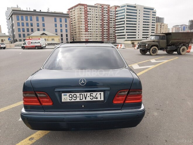 Mercedes E 240 1999, 369,000 km - 2.6 l - Bakı