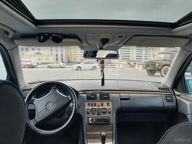 Mercedes E 240 1999, 369,000 km - 2.6 l - Bakı