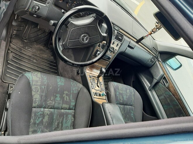Mercedes E 240 1999, 369,000 km - 2.6 l - Bakı