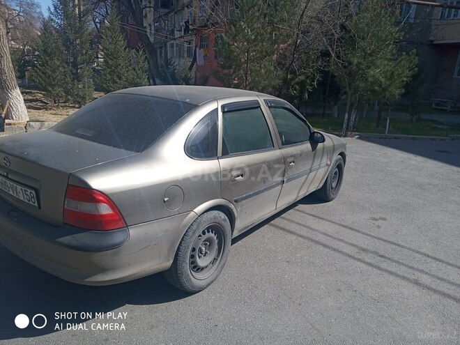 Opel Vectra 1997, 235,000 km - 1.6 л - Sumqayıt