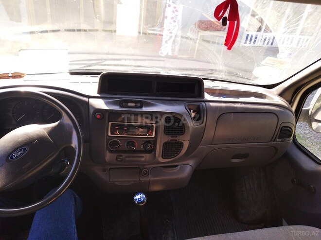 Ford Transit 2002, 319,000 km - 2.4 l - Quba