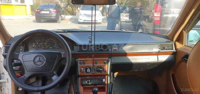 Mercedes E 250 1995, 495,000 km - 2.5 l - Bakı