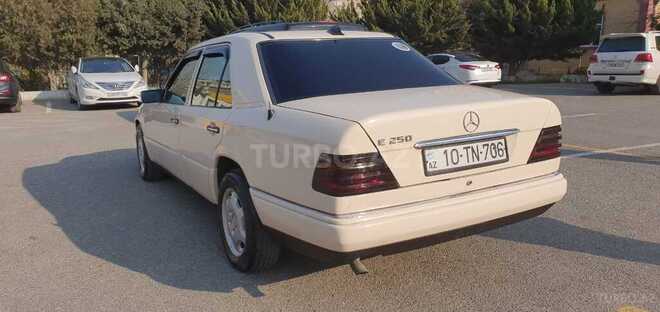 Mercedes E 250 1995, 495,000 km - 2.5 l - Bakı
