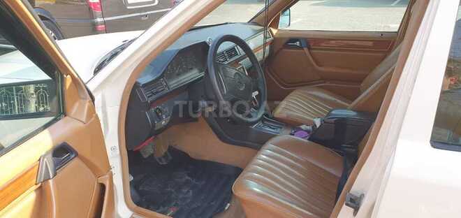 Mercedes E 250 1995, 495,000 km - 2.5 l - Bakı