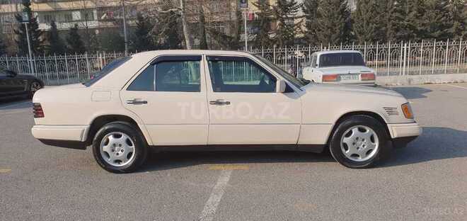 Mercedes E 250 1995, 495,000 km - 2.5 l - Bakı