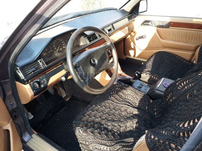 Mercedes E 230 1991, 214,521 km - 2.3 л - Bərdə