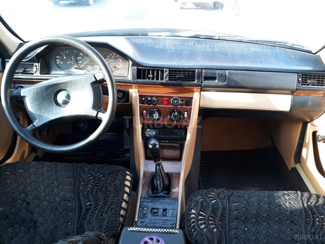 Mercedes E 230 1991, 214,521 km - 2.3 л - Bərdə
