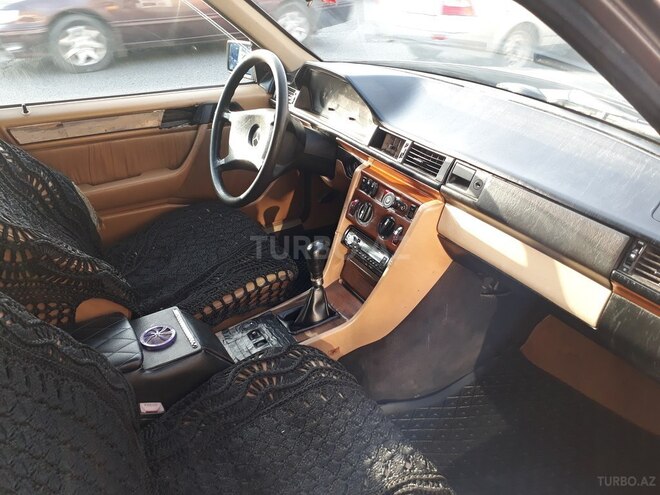 Mercedes E 230 1991, 214,521 km - 2.3 л - Bərdə
