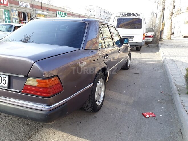 Mercedes E 230 1991, 214,521 km - 2.3 л - Bərdə