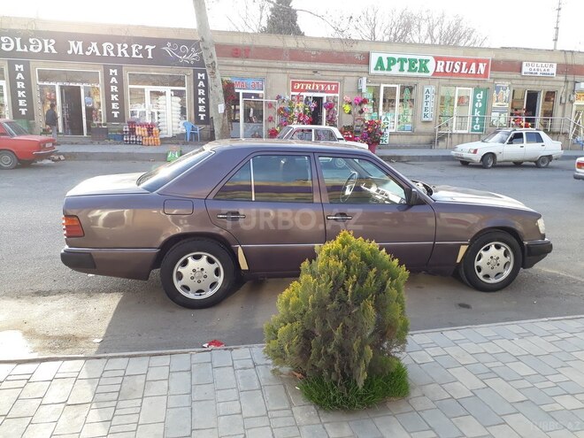Mercedes E 230 1991, 214,521 km - 2.3 л - Bərdə