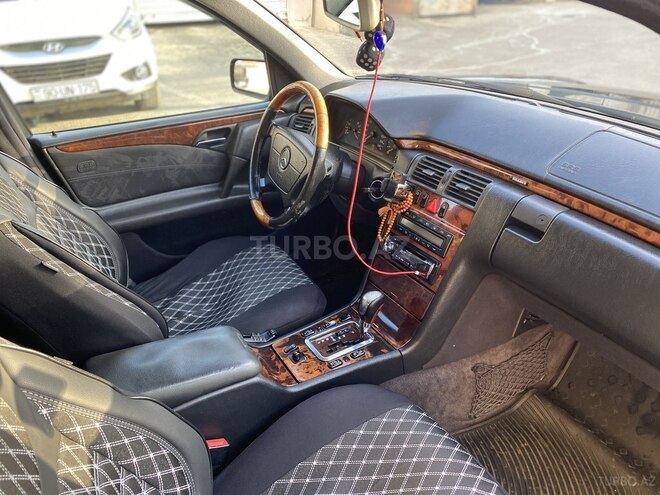Mercedes E 240 1998, 340,000 km - 2.4 л - Bakı