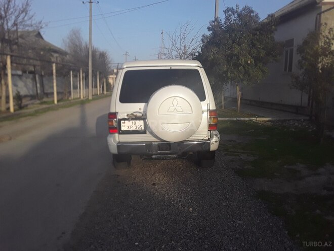 Mitsubishi Pajero 1994, 189,000 km - 2.8 l - Salyan