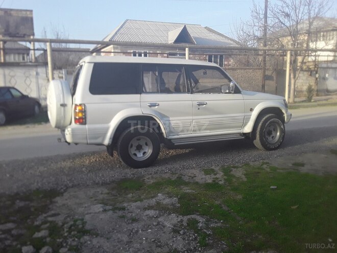 Mitsubishi Pajero 1994, 189,000 km - 2.8 l - Salyan