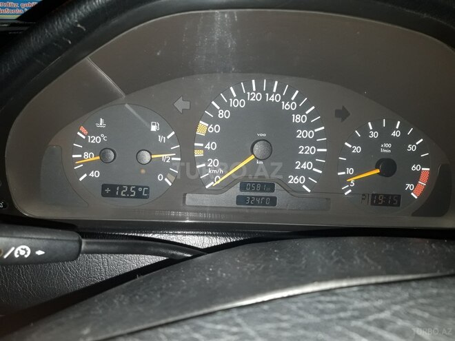 Mercedes C 200 2000, 32,460 km - 2.0 l - Bakı