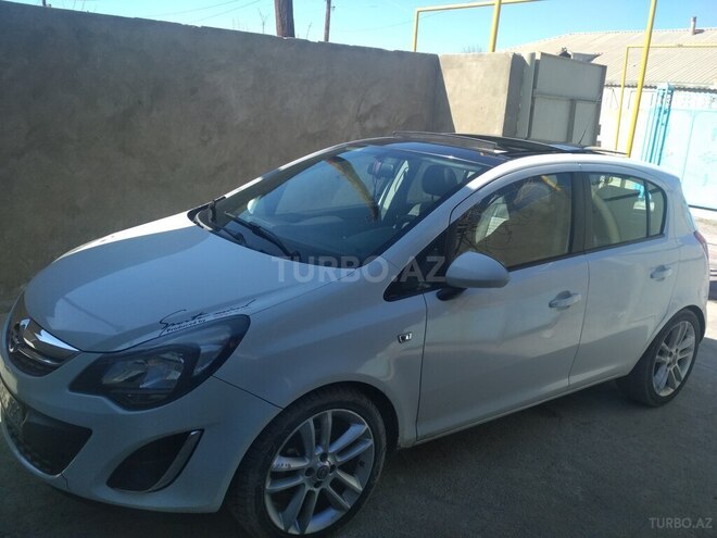 Opel Corsa 2014, 142,000 km - 1.4 l - Naxçıvan