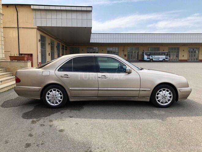 Mercedes E 240 2001, 205,000 km - 2.6 l - İmişli