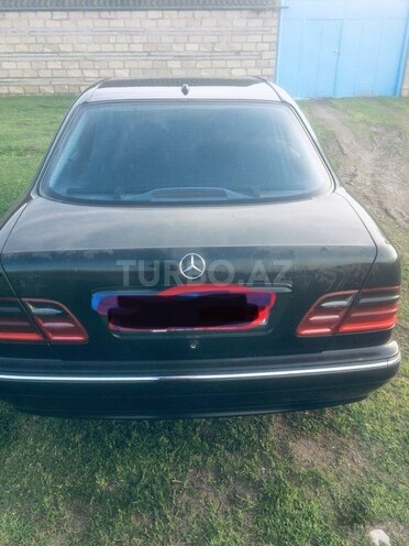 Mercedes E 270 2001, 32,400 km - 2.7 l - Ağsu
