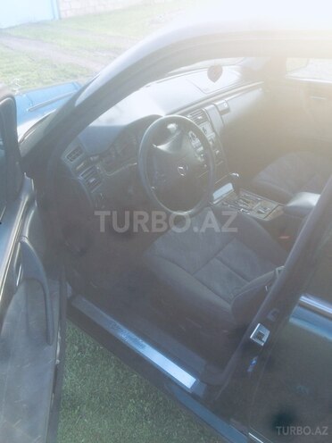 Mercedes E 270 2001, 32,400 km - 2.7 l - Ağsu