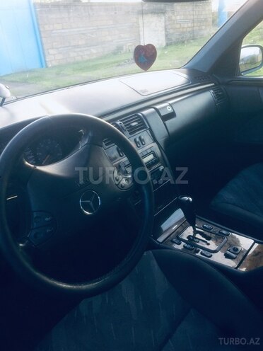 Mercedes E 270 2001, 32,400 km - 2.7 l - Ağsu