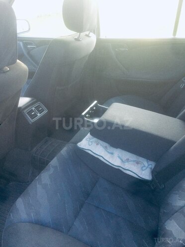 Mercedes E 270 2001, 32,400 km - 2.7 l - Ağsu