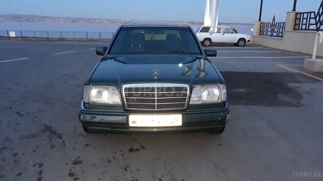 Mercedes E 220 1995, 266,880 km - 2.2 l - Bakı