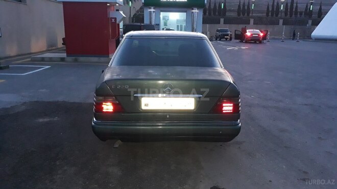 Mercedes E 220 1995, 266,880 km - 2.2 l - Bakı