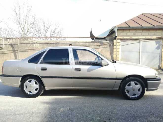 Opel Vectra 1992, 210,000 km - 1.8 l - Şamaxı