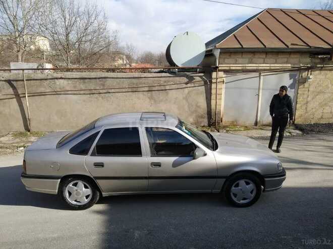 Opel Vectra 1992, 210,000 km - 1.8 l - Şamaxı