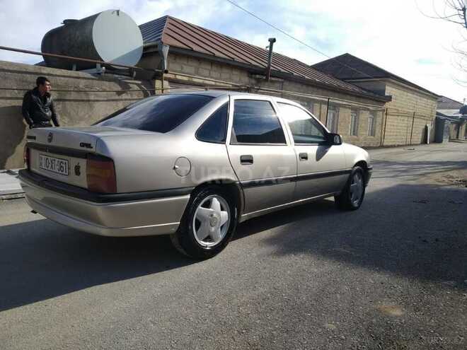 Opel Vectra 1992, 210,000 km - 1.8 l - Şamaxı