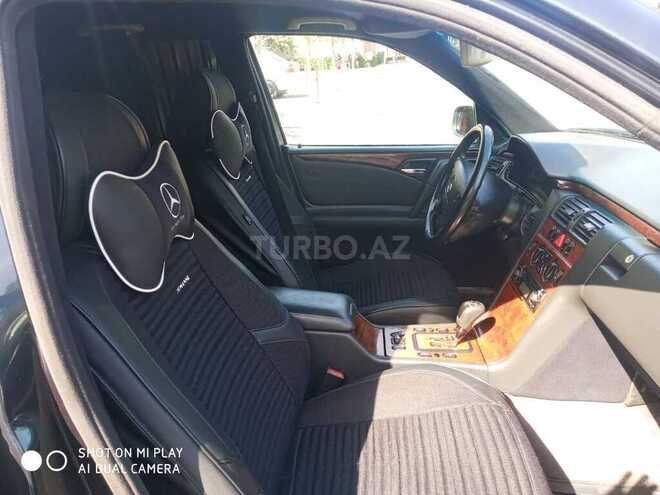 Mercedes E 240 2001, 195,600 km - 2.6 l - Bakı