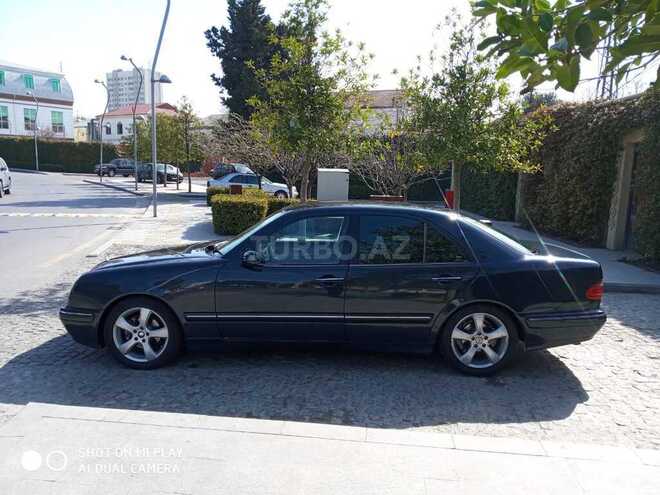 Mercedes E 240 2001, 195,600 km - 2.6 l - Bakı