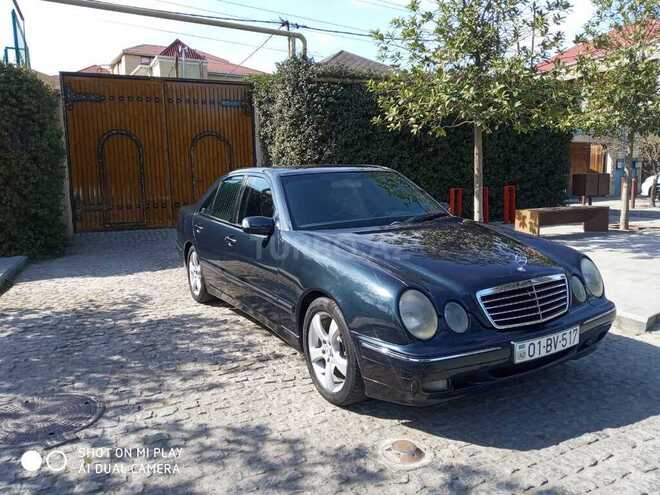 Mercedes E 240 2001, 195,600 km - 2.6 l - Bakı