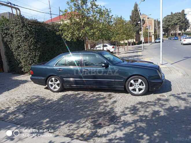 Mercedes E 240 2001, 195,600 km - 2.6 l - Bakı