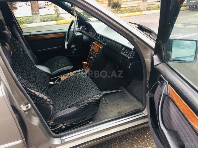 Mercedes E 220 1993, 241,041 km - 2.2 л - Sumqayıt