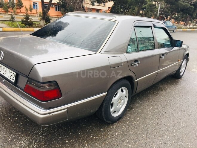 Mercedes E 220 1993, 241,041 km - 2.2 л - Sumqayıt