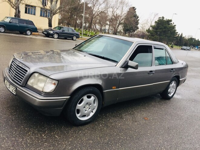 Mercedes E 220 1993, 244,041 km - 2.2 л - Sumqayıt