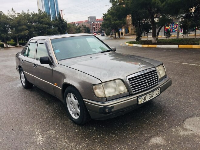 Mercedes E 220 1993, 244,041 km - 2.2 л - Sumqayıt