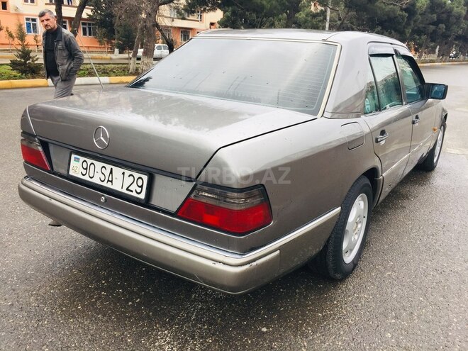 Mercedes E 220 1993, 244,041 km - 2.2 л - Sumqayıt