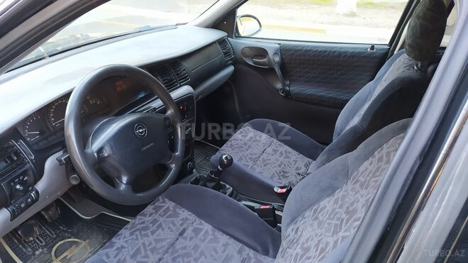 Opel Vectra 1997, 323,000 km - 1.6 l - Sumqayıt