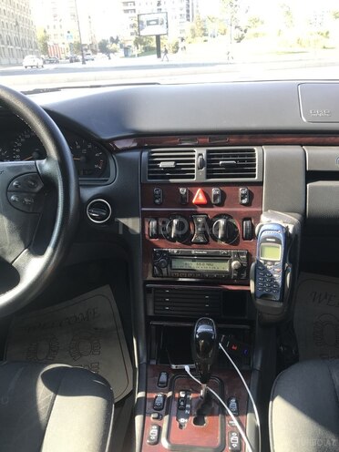 Mercedes E 270 2000, 321,000 km - 2.7 l - Bakı