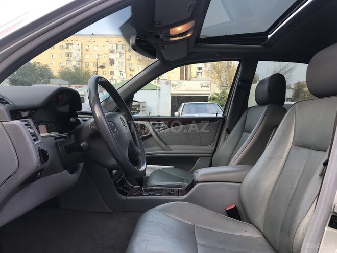 Mercedes E 320 2001, 319,000 km - 3.2 l - Sumqayıt